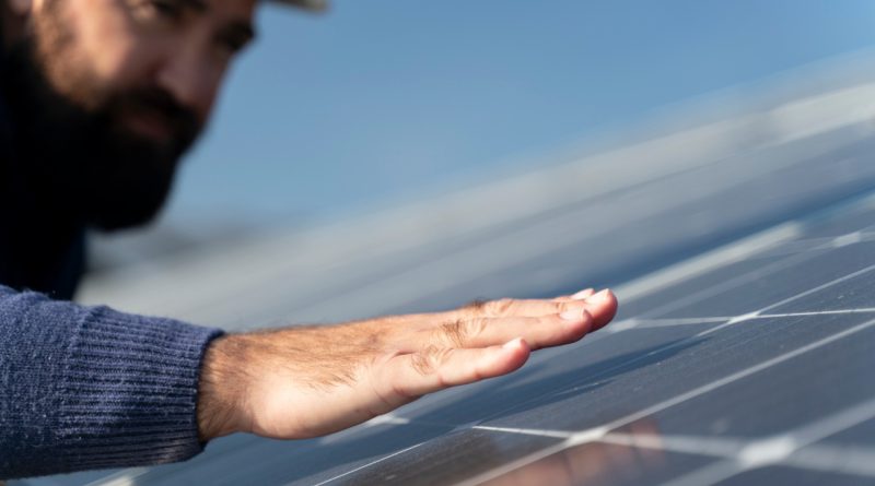 Maîtrisez l'énergie solaire : posez vos panneaux solaires comme un pro !