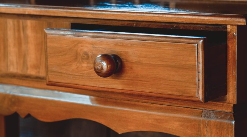 Donnez une seconde vie à vos meubles en merisier grâce au relooking !