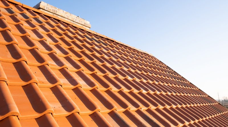 Découvrir le travail d’un couvreur à Nîmes : entre tradition et modernité