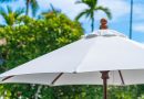 Parasols et vent fort : comment éviter qu’ils s’envolent ?