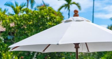 Parasols et vent fort : comment éviter qu’ils s’envolent ?