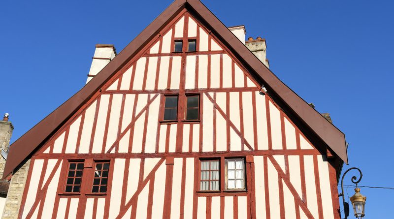 Bonnes pratiques pour protéger sa façade contre l’humidité et les intempéries en Alsace