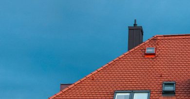 Comment prolonger la durée de vie de sa toiture grâce à un couvreur à Nantes