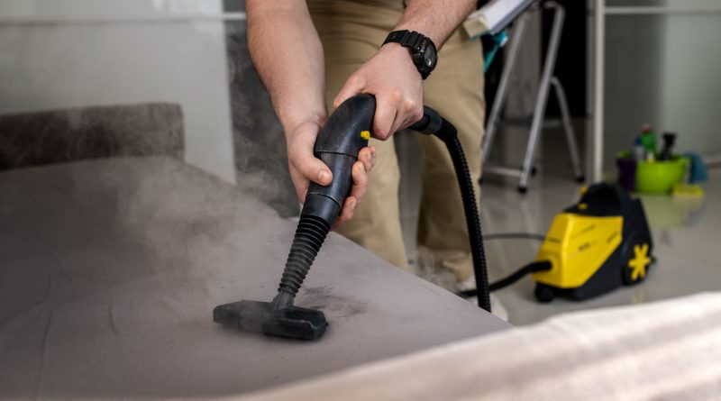 Nettoyeur vapeur : la solution idéale pour un canapé propre et sain